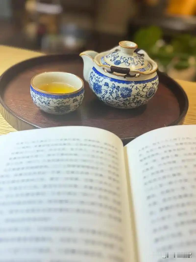 指望别人心软，是最大的天真。
人情世间，大多关系只看价值，不谈情深。
 
心里藏