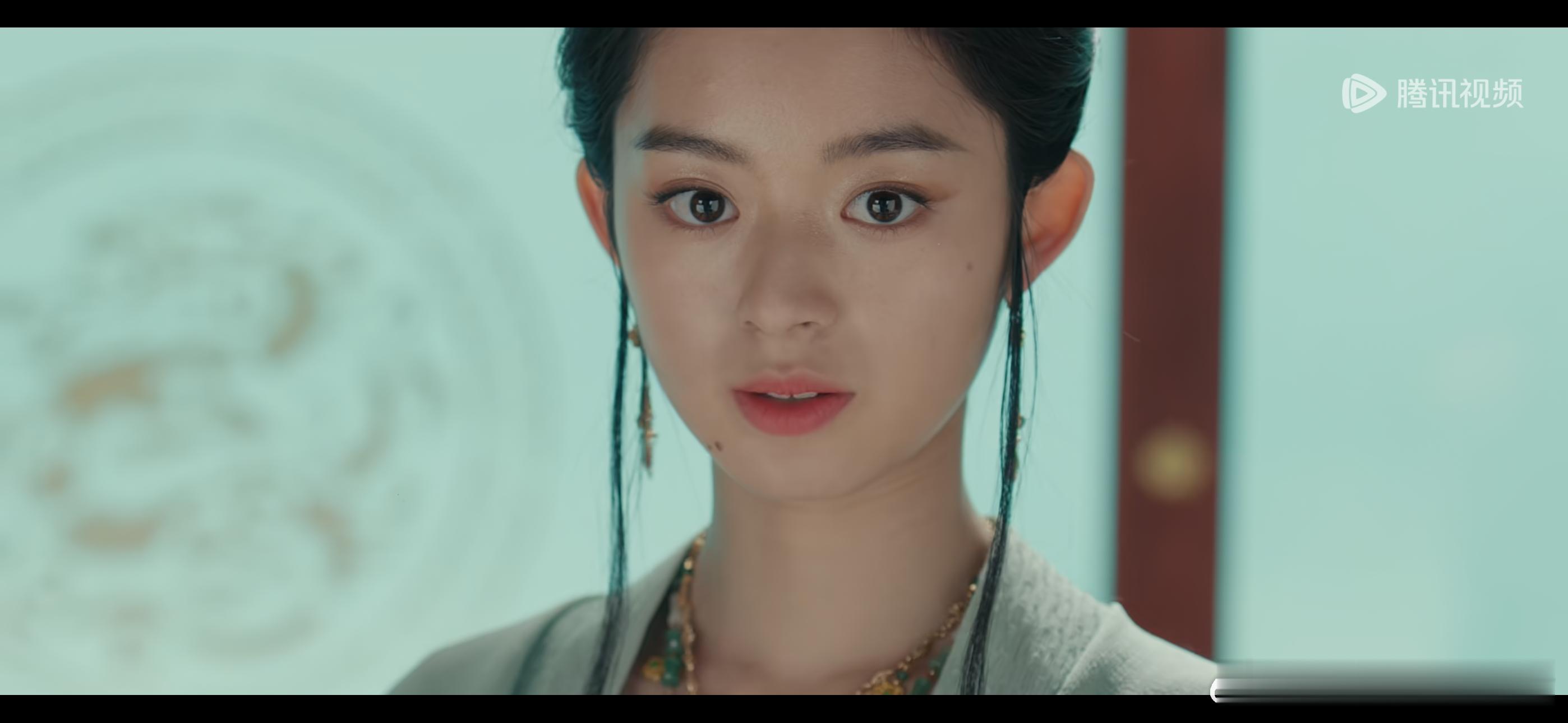 黄杨钿甜现在最该做的事就是把嘴边这颗痣点掉 