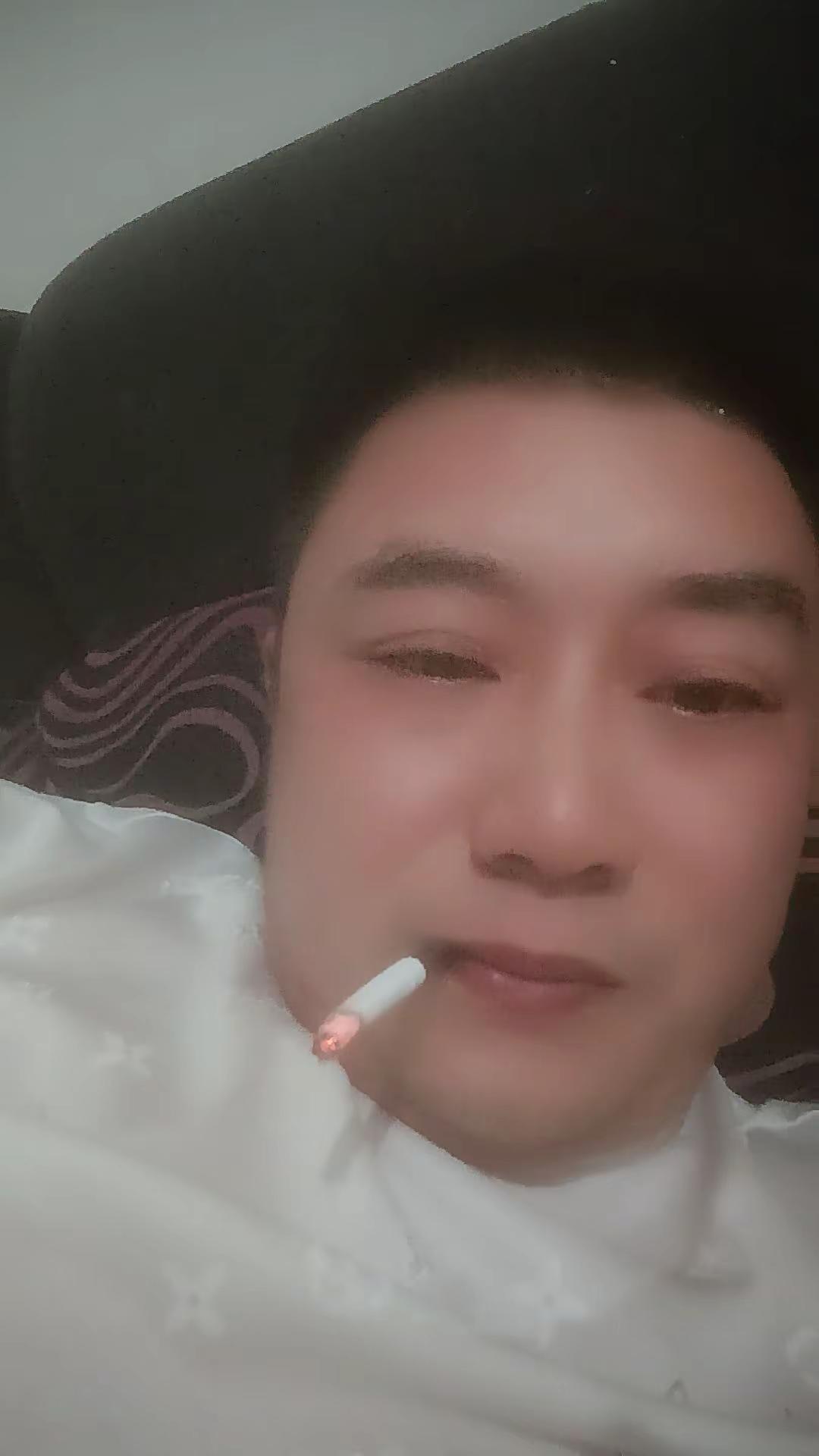 未曾相逢先一笑，初会便己许平生