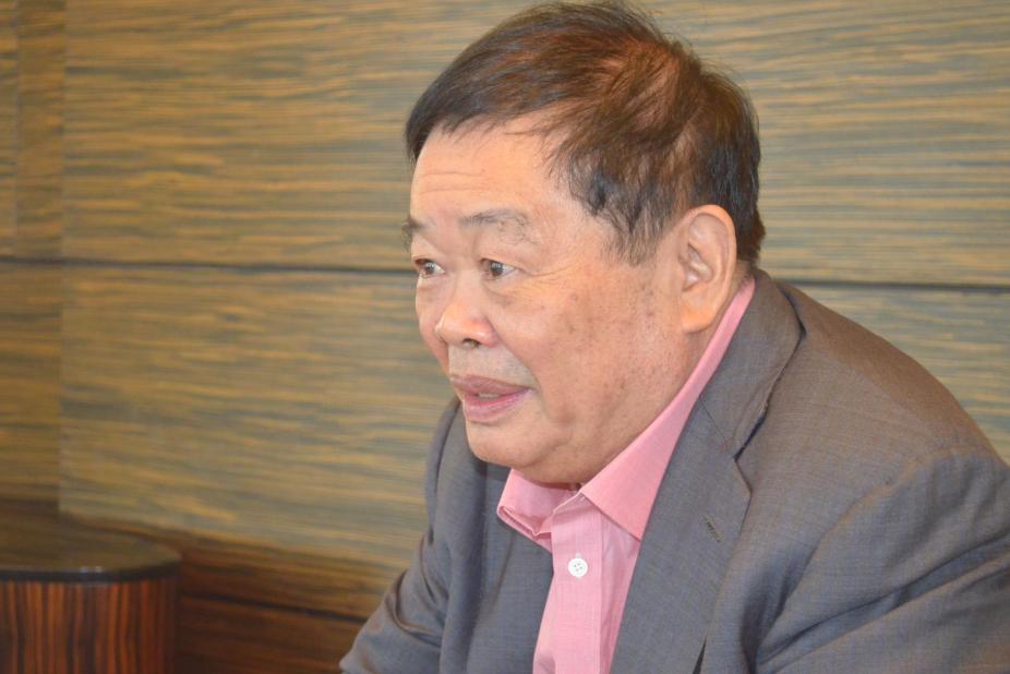 曹德旺是个明白人！



曹德旺这次做对了
辞去职务，交给儿子曹晖
他选了一个合
