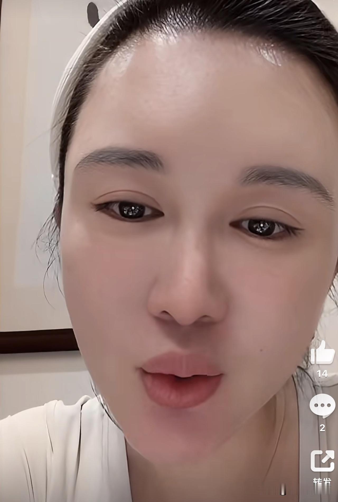 有网友在张纪中老婆杜星霖的直播间说：

“你拆散别人家庭。”

杜星霖霸气回应：