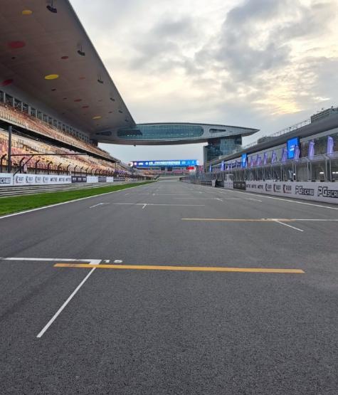 这一次的中国汽车场地职业联赛一共有39辆战车同时进击，一共会比赛三天时间。而且由