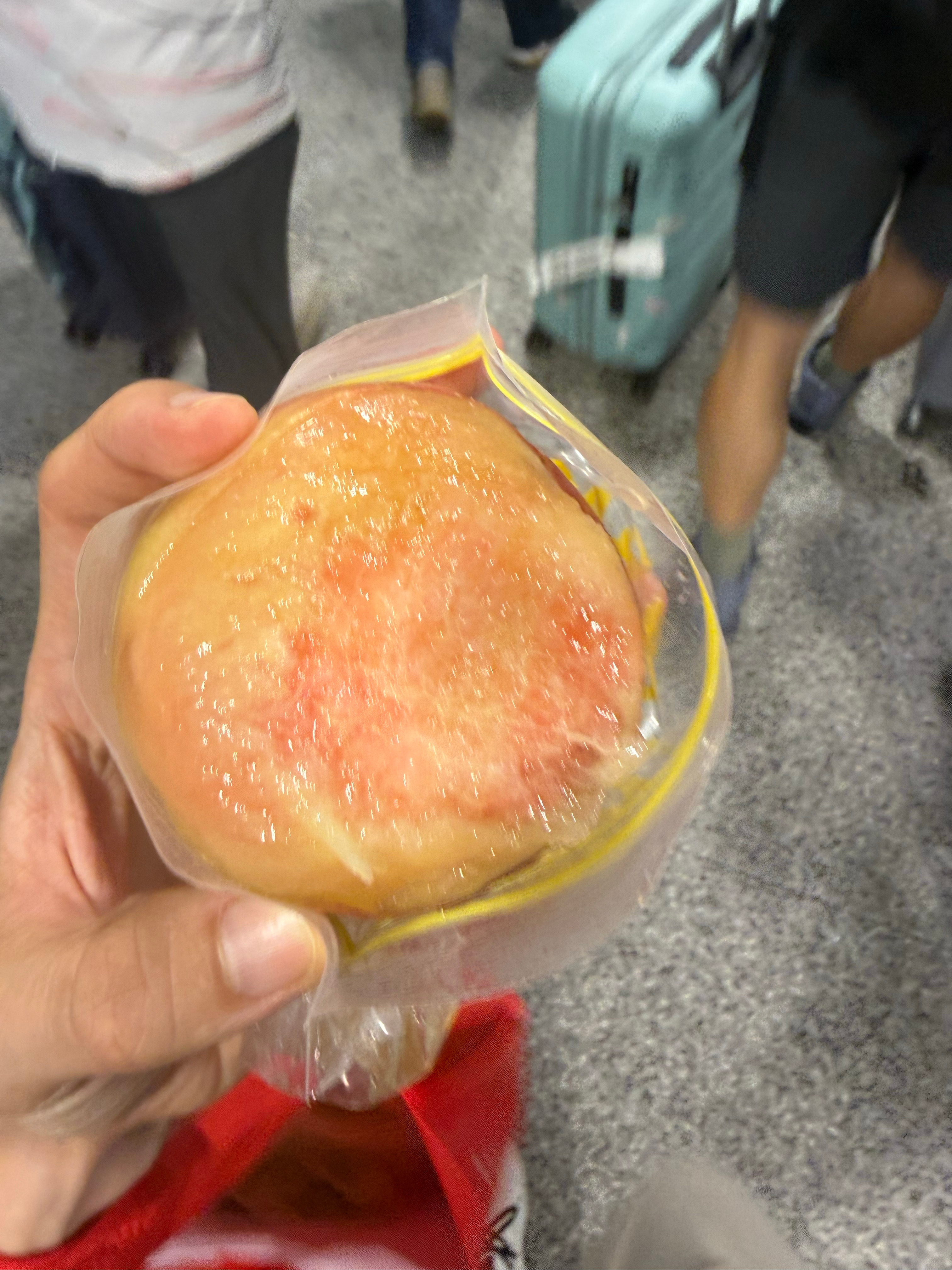我爸带了桃子来接我啊，回家啦！ 