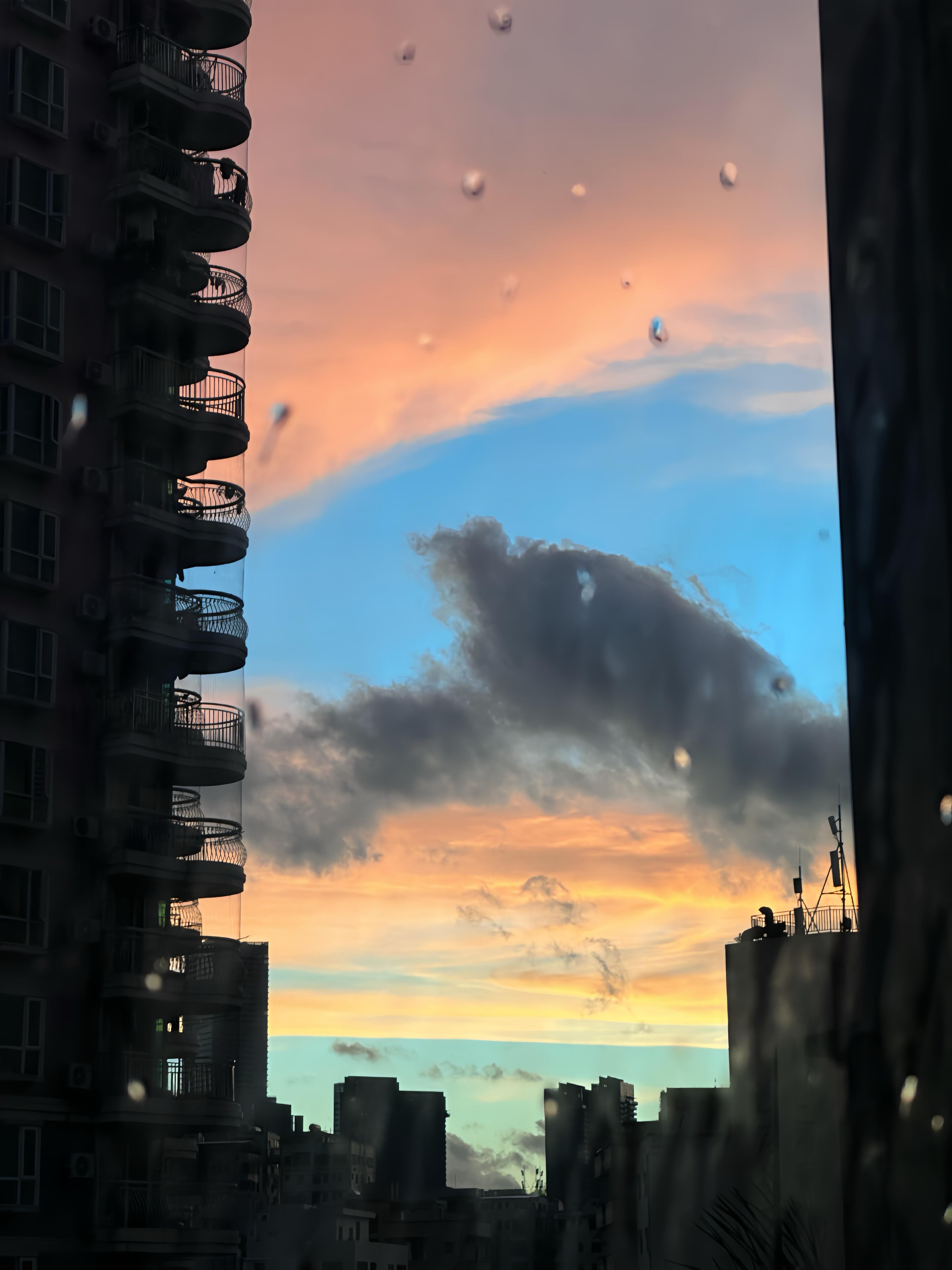 早起拍到了渐变色的朝霞像打翻了调色盘 ​​​