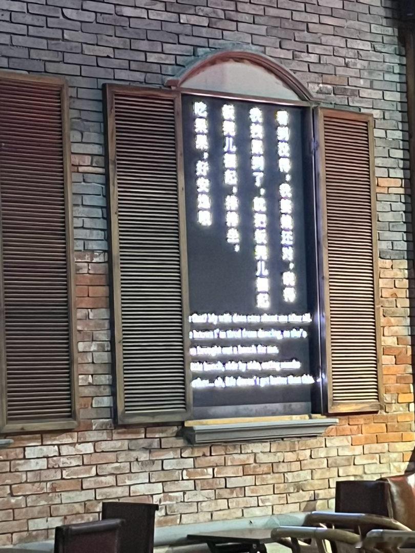一天五顿的返乡之旅，就是从一个店不断平移到下一个店，撑得不行。（上海朋友竟敢在我