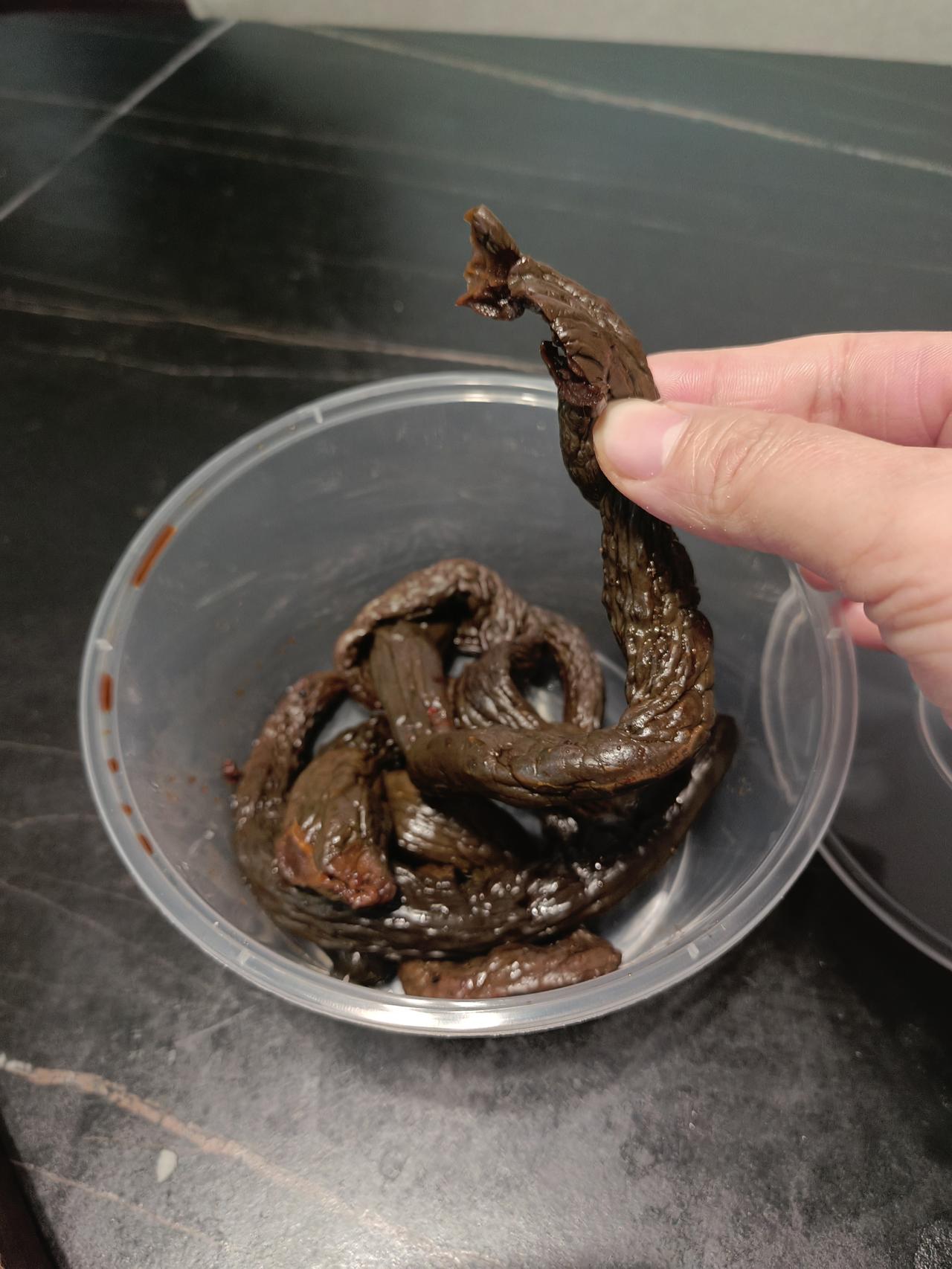 买了一点酸黄瓜，不酸有点咸口感一般，这几天光听见酸黄瓜了，也不知道咋回事？见多了