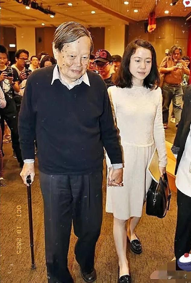 我又相信爱情了，这段真挚的感情会一直延续下去，
 
只是翁帆以后再也听不到先生喊