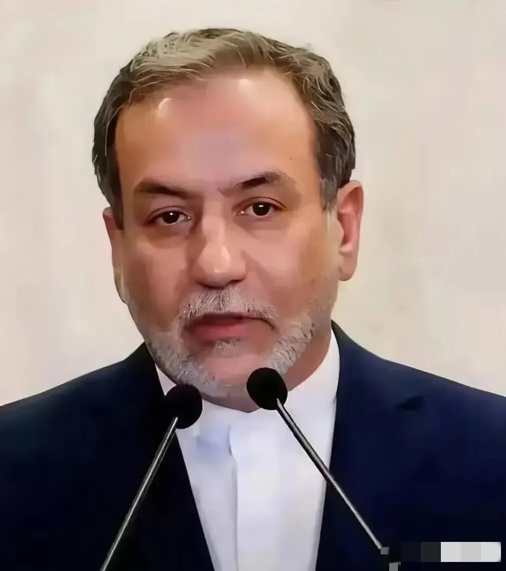 4月27日，伊朗议会261名议员突然发表联合声明：全力支持谈判团队和议长卡利巴夫