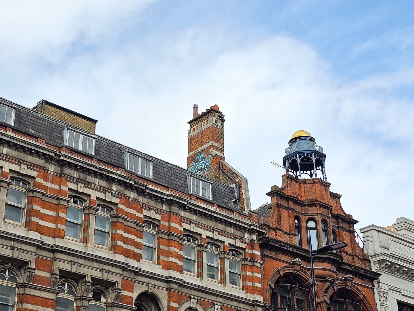 三星S23Ultra的3倍光学变焦人像镜头，除了拍人好用拍风景也特别棒，可以避开