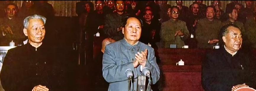 致敬伟人！他们永远活在亿万人民的心中！
       看了这场景，您是否记得这是