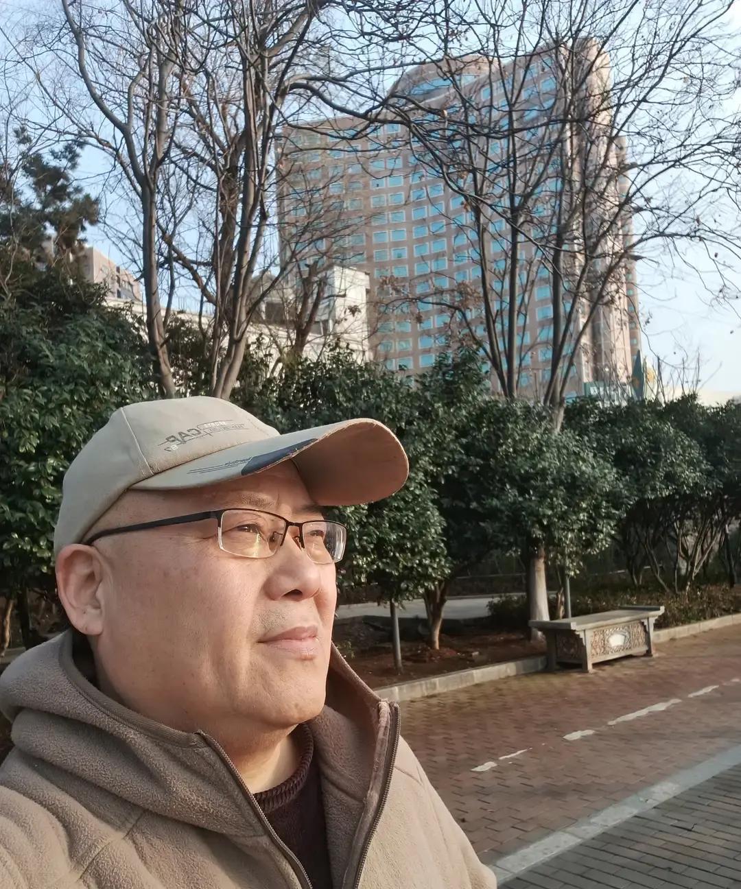 单身老哥择偶只找50岁以下女生，原来老辈人说这话真有讲究

最近刷情感论坛看到个