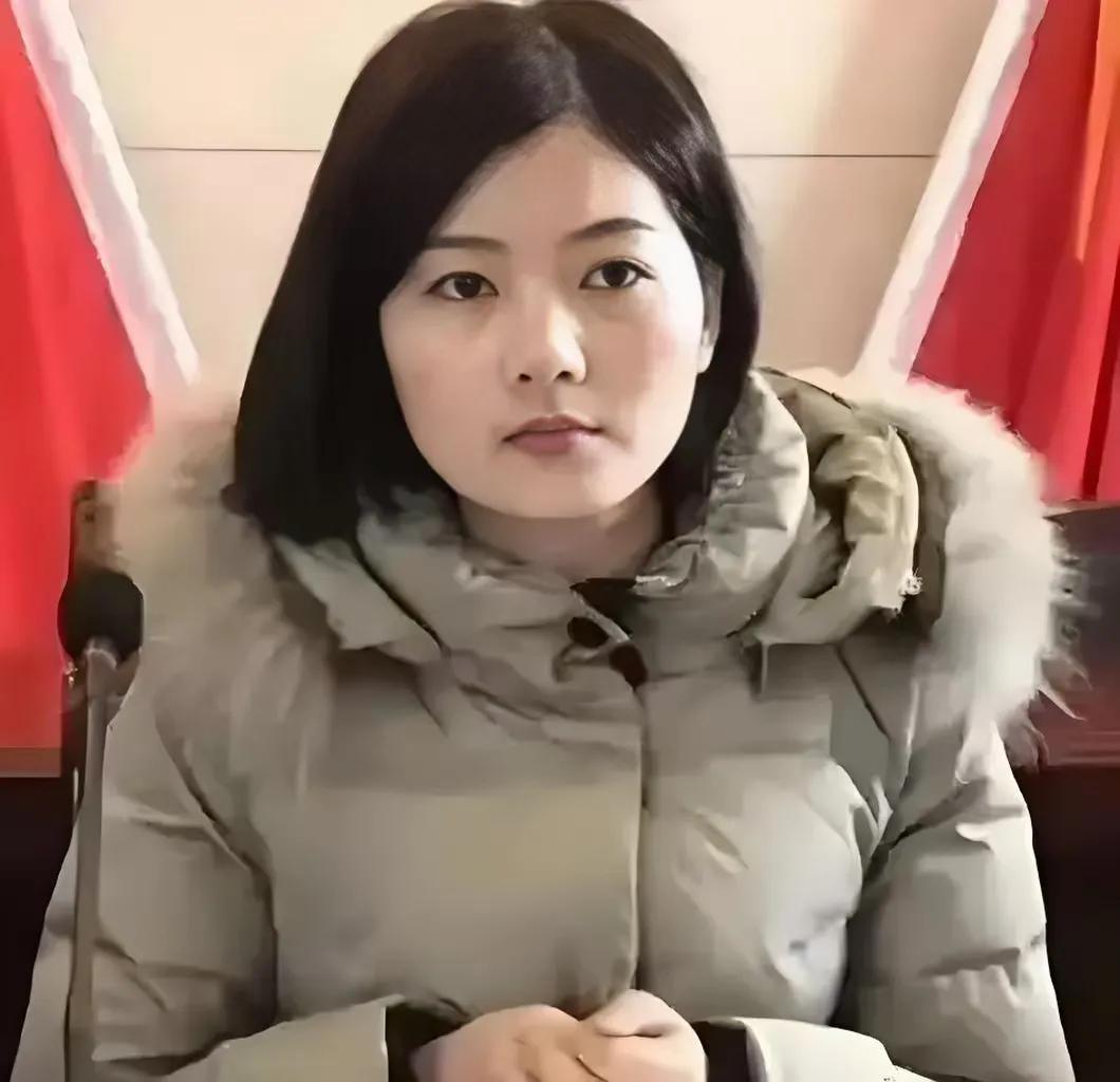 李佩霞，三年，罚20万。

按照最低标准执行，确实是对李佩霞最大的宽容，李父也算