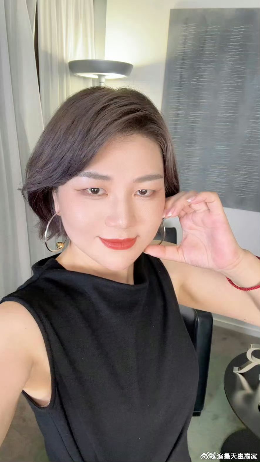 原来是宣传节目啊  看着还以为在秀恩爱 ​ ​​​