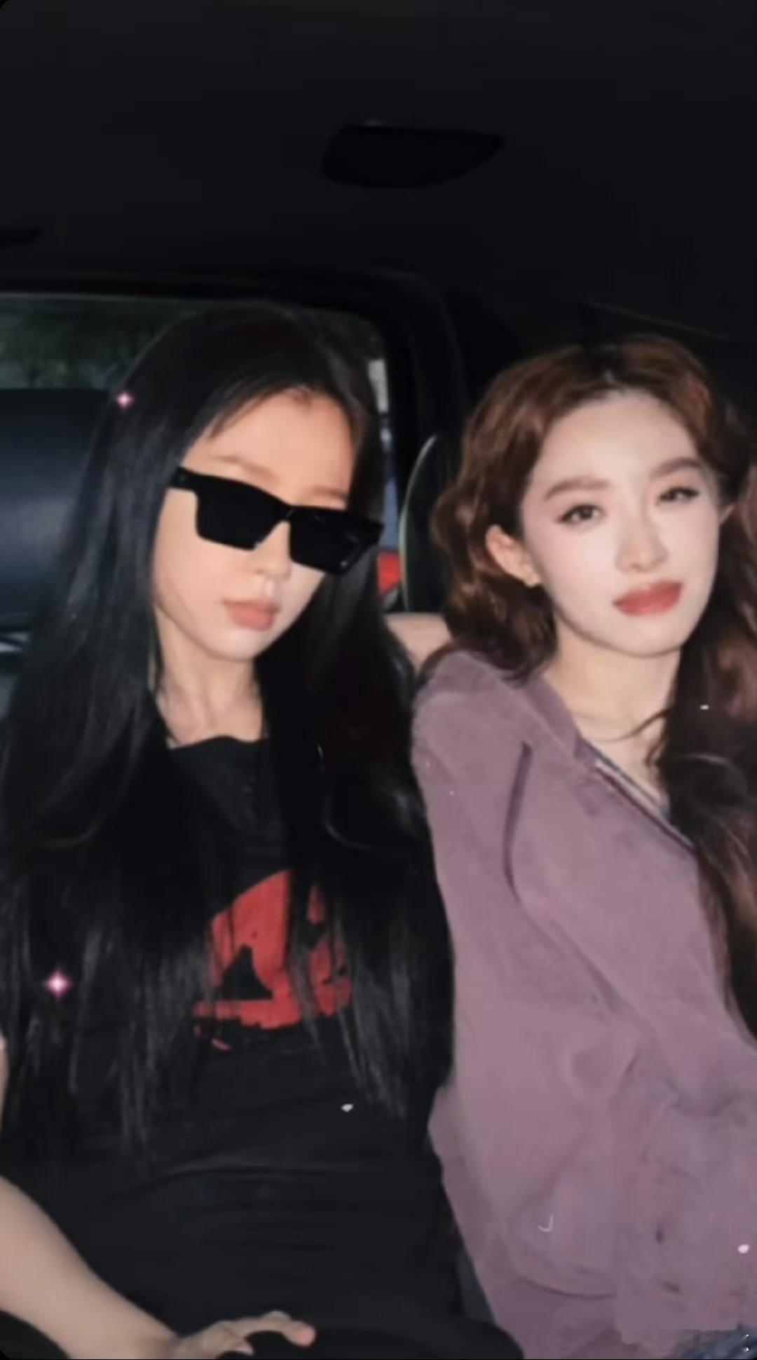 喻言看虞书欣的眼神喻言你要不要这么明显！看虞书欣的眼神里全是宠溺，这波我先嗑为敬