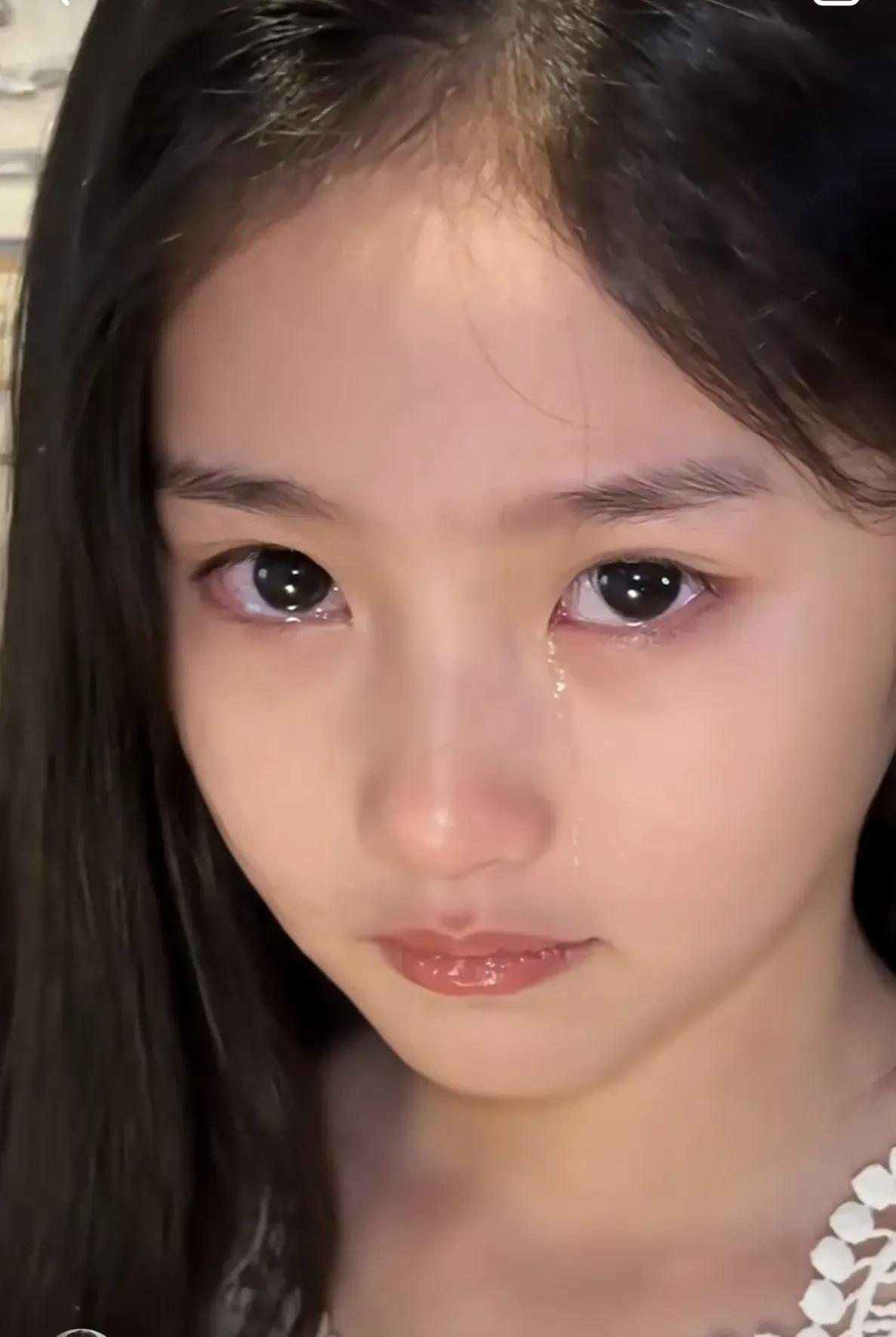 “太欺负人了！”陕西礼泉，一零食店怀疑2个14岁初中女孩偷东西，把孩子叫回店里，