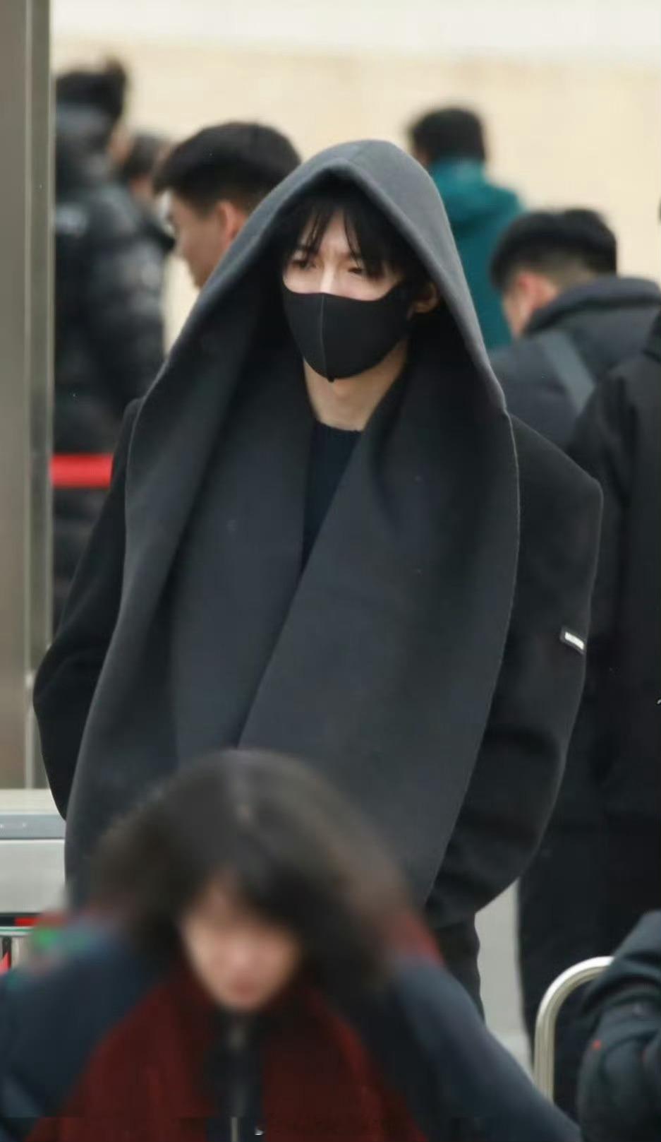 微博之夜加速器 | 向全世界安利我担 ｜给刘宇宁的新年心意｜摩登兄弟黑大衣+斗篷