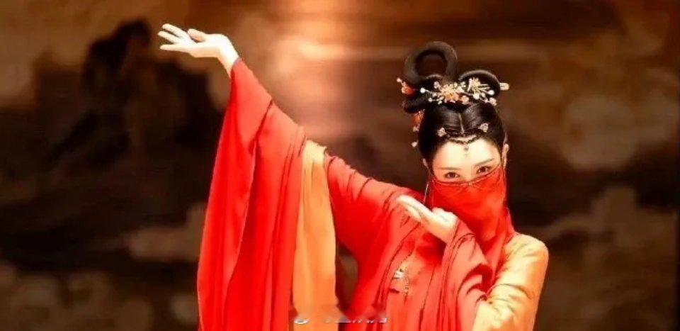 唐嫣VS刘诗诗红色古装造型，谁赢了？ ​​​