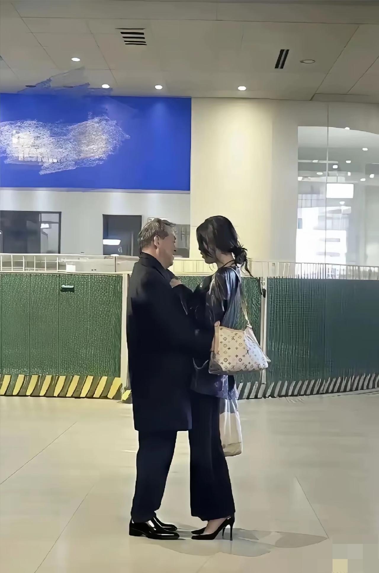 一个懂事，一个董事
