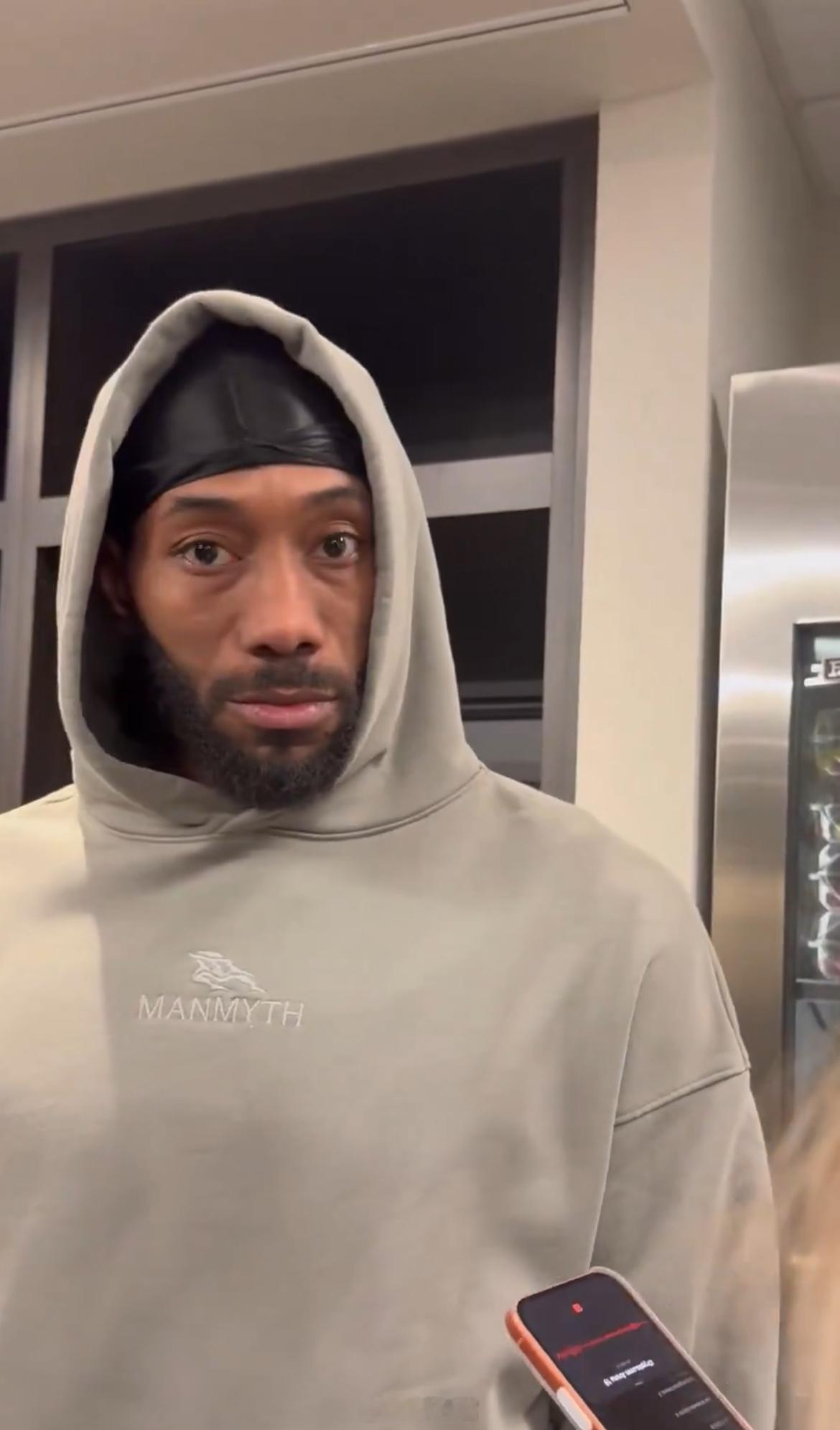 莱纳德对快船目前的困局回应是：需要派出合适的阵容上场，找到更多有天赋的球员。 