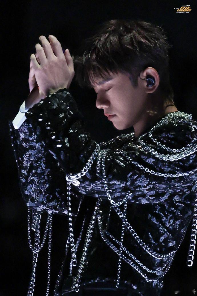 张杰三连问张杰想留在这场大梦不醒未 LIVE 现场全程高能，杰哥从不让人失望，新