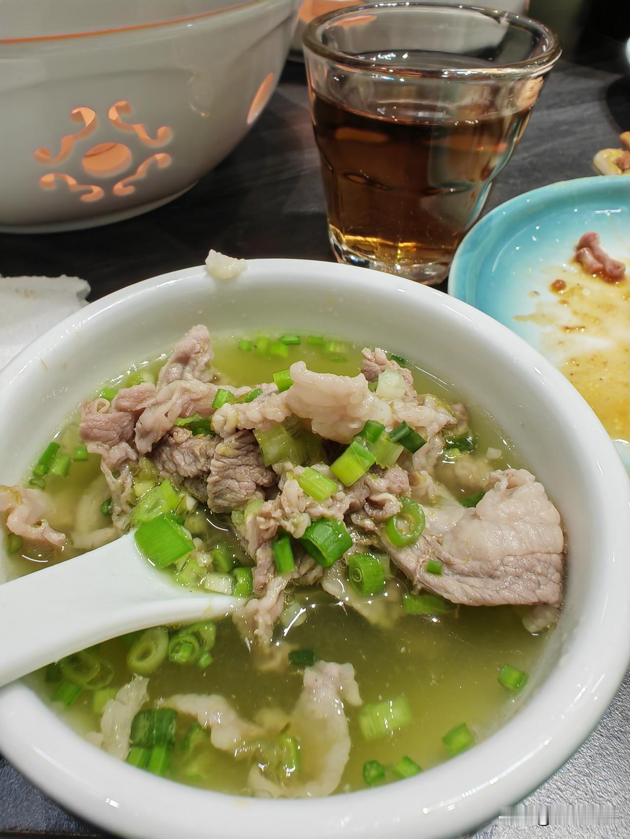 发现一家既便宜又好吃的饭店，位置有点偏，位于沈阳环北家园附近，金顶饺子东北菜。