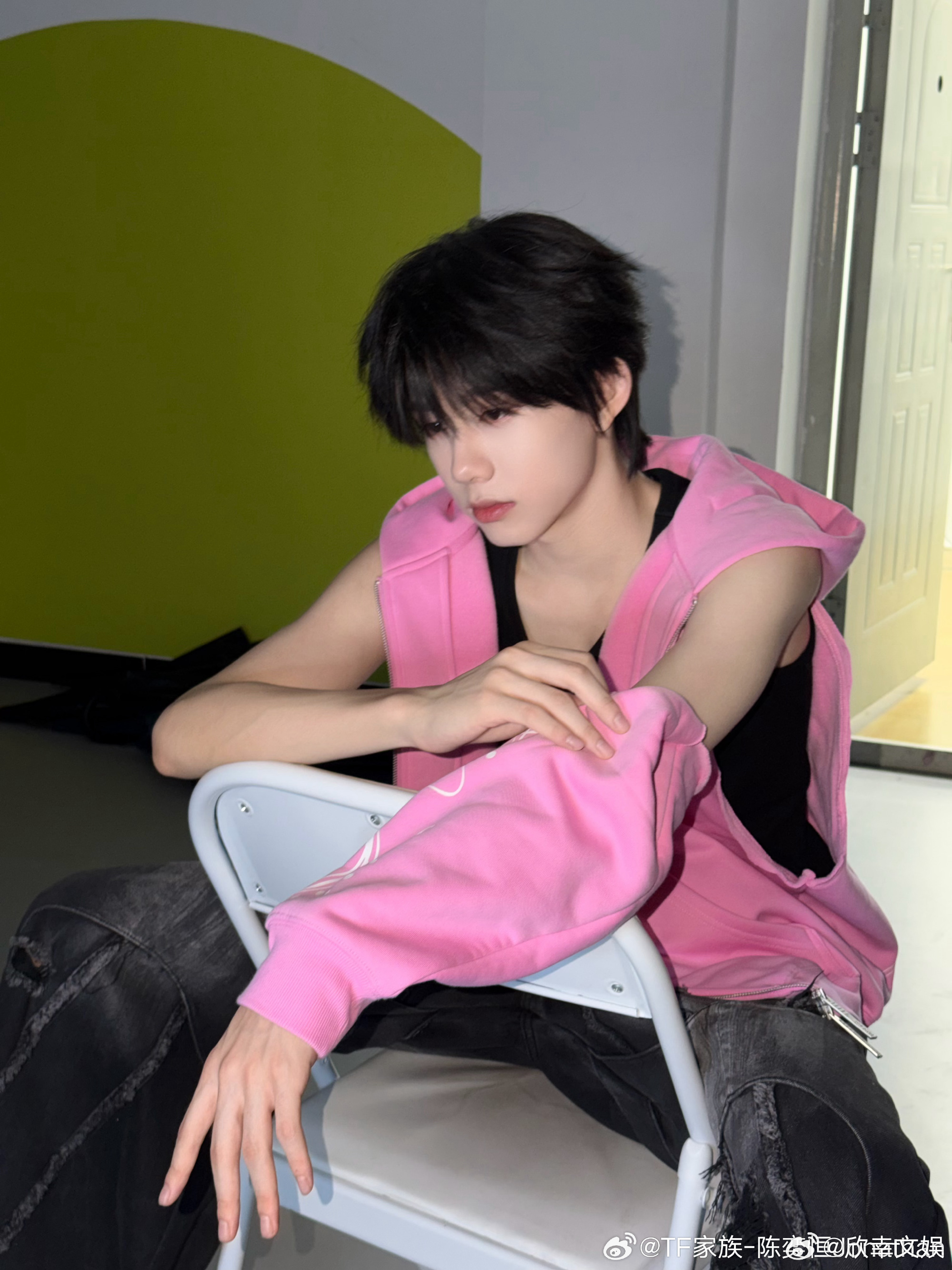 陈奕恒拖拉机舞跳得很爽陈奕恒这个衣服也是设计过的陈奕恒这个衣服也是设计过的拖拉机