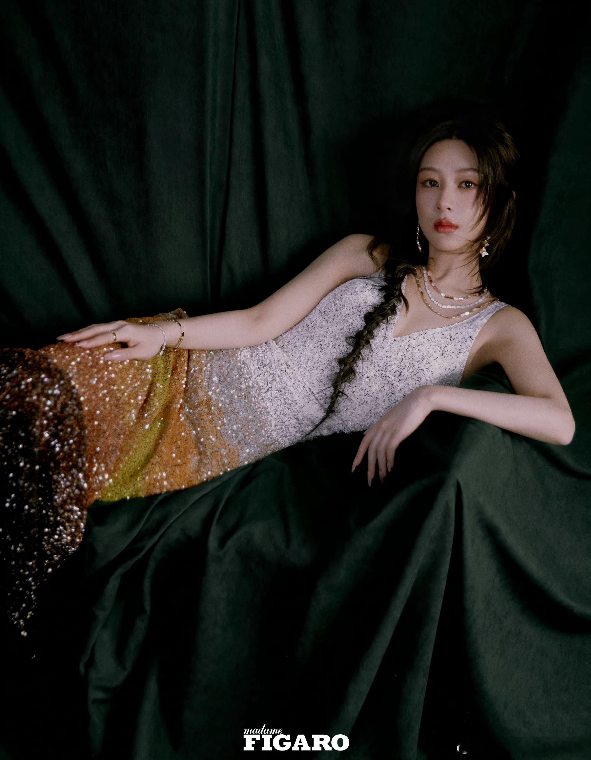 #杨紫费加罗封面#怎么说，太好看了！！！！！呜呜呜呜，我老婆！！！！ ​​​