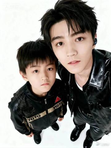 王俊凯开年三连爆的含金量 在跨年演唱会的湿身舞台上，王俊凯的每一个舞步都充满了魅