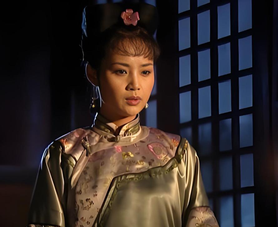 苏嘛拉姑跟钟小艾相比，谁更厉害一些？
咱就这么讲吧！
别说钟小艾了，就是钟小艾他