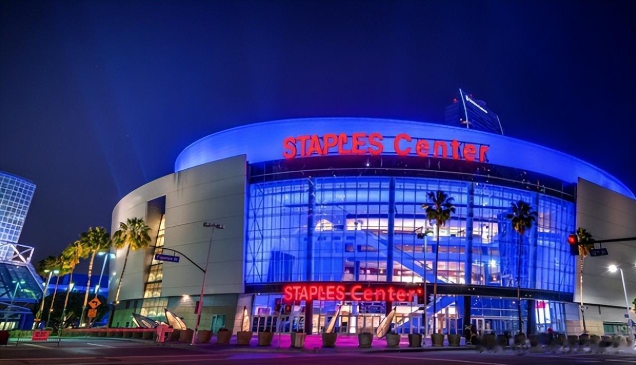 为什么NBA的球场要比其他联赛好看？
洛杉矶加密中心球馆是NBA湖人和快船的主场
