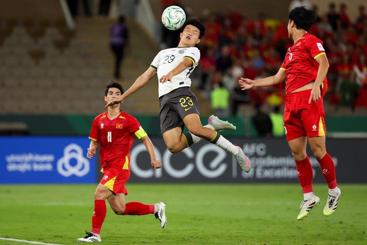 首发来了！U23国足首发：16-李昊、2-胡荷韬、4-吾米提江、5-刘浩帆、15