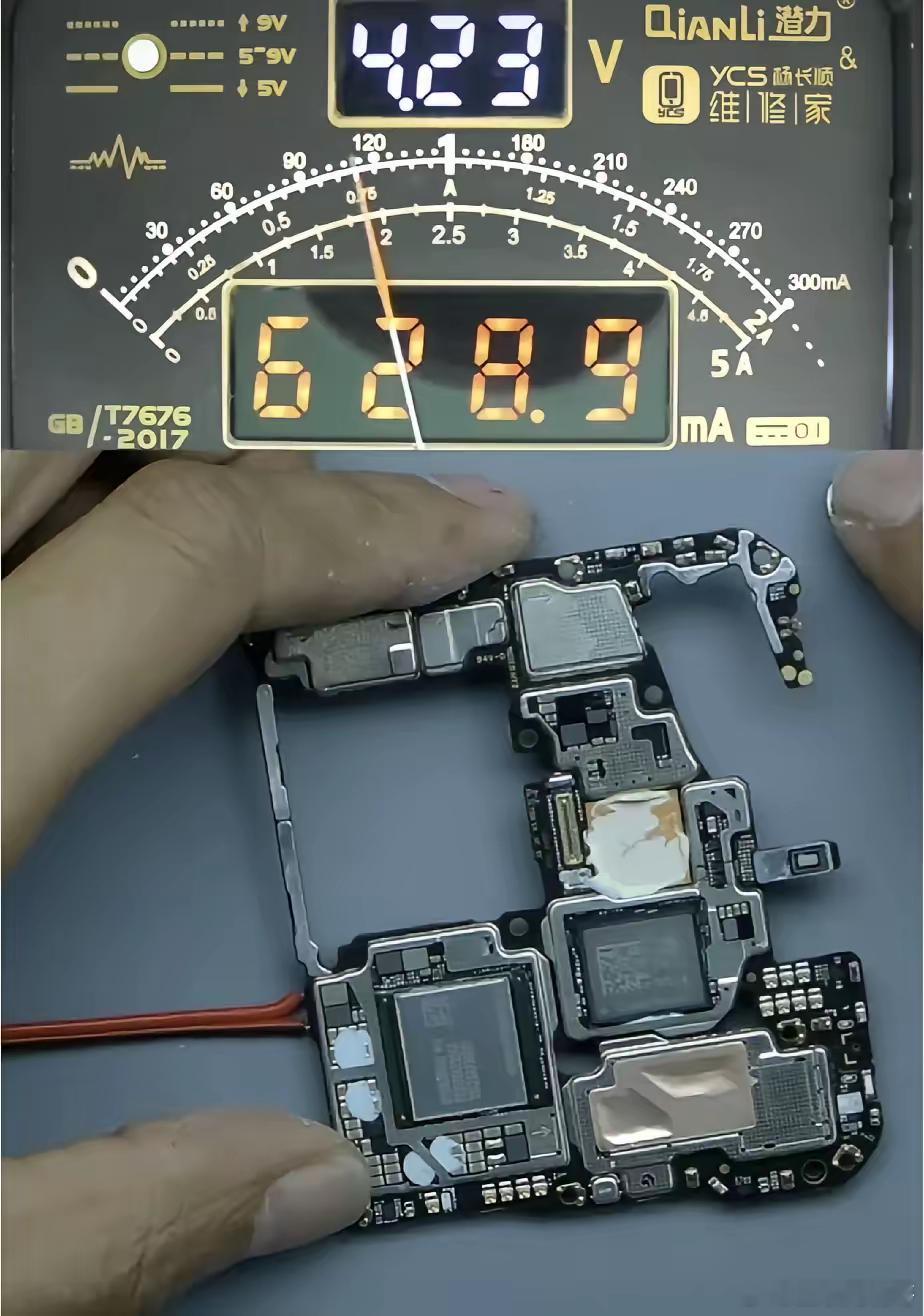 杨长顺在Mate70系列拆机过程中，在给主板通电流测试环节，惊喜的发现所通电流数