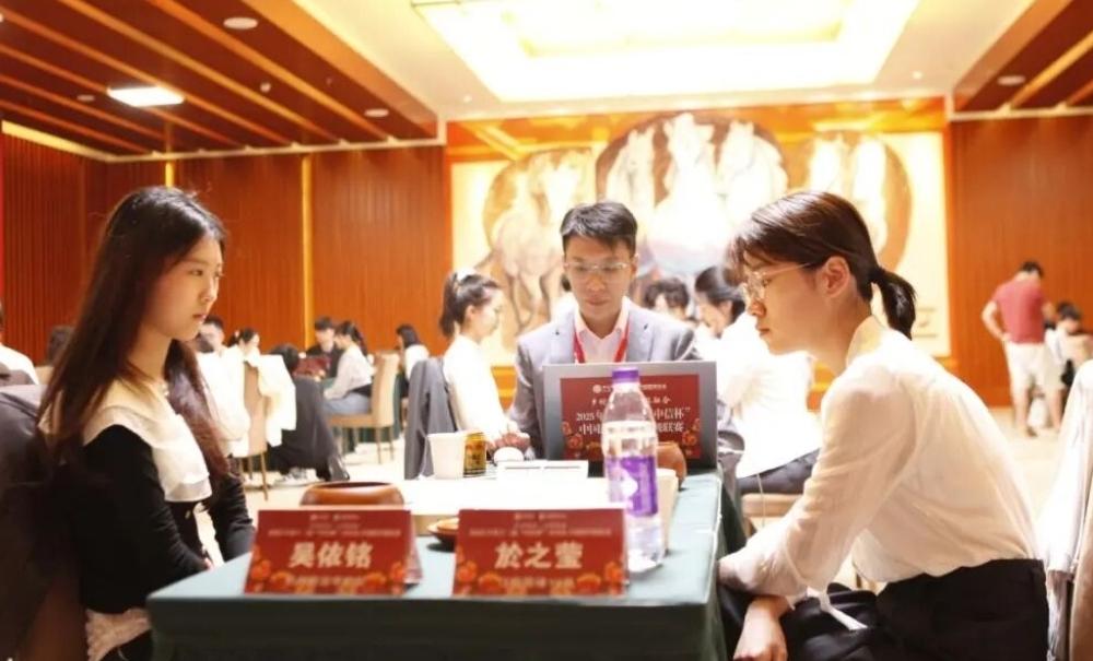 领头马不敌升班马
於之莹战胜小老乡
成都银行重返第一
北京棋院继续垫底



第