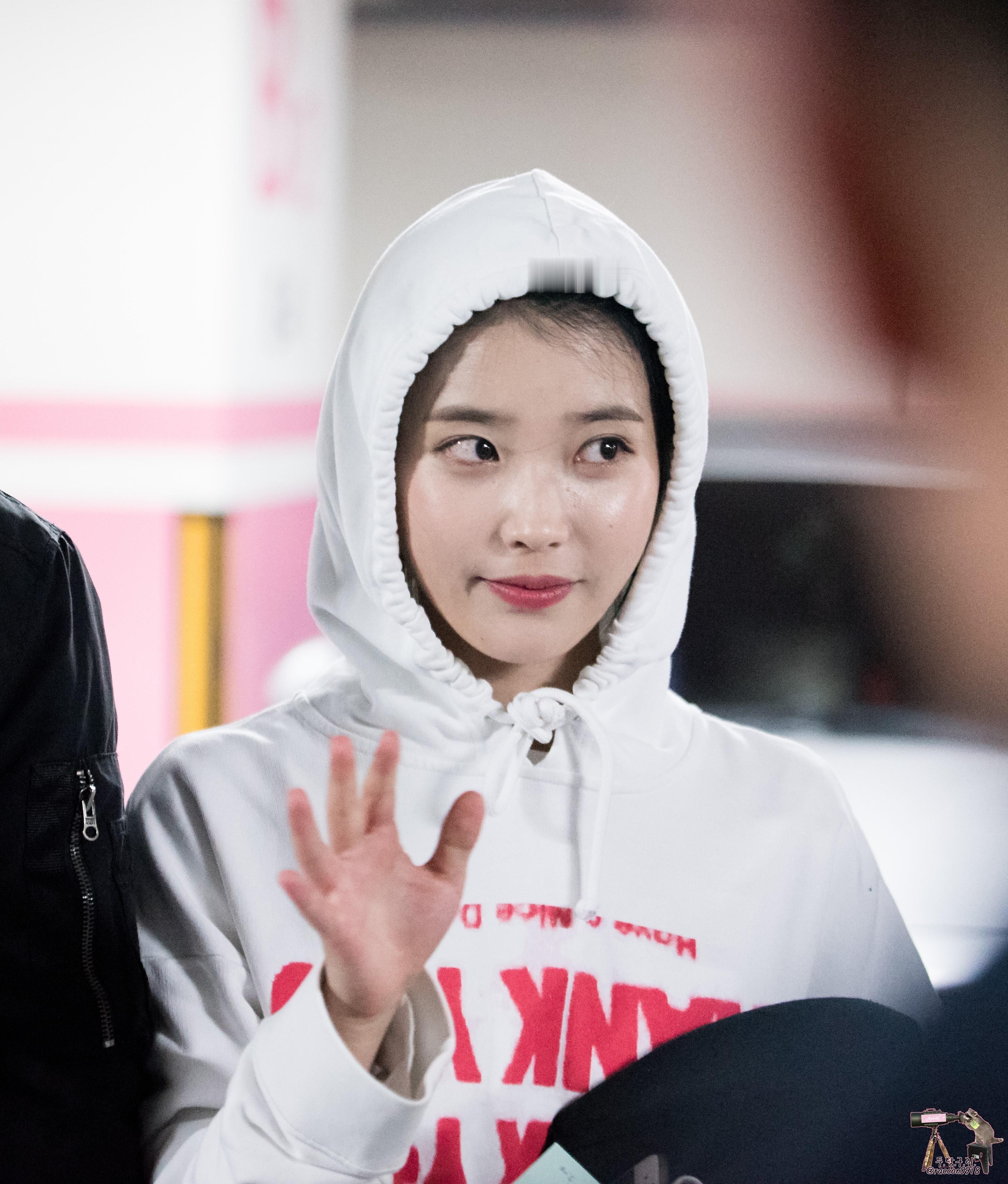 八年前的今天181011 JTBC下班饭拍iu ​​​
