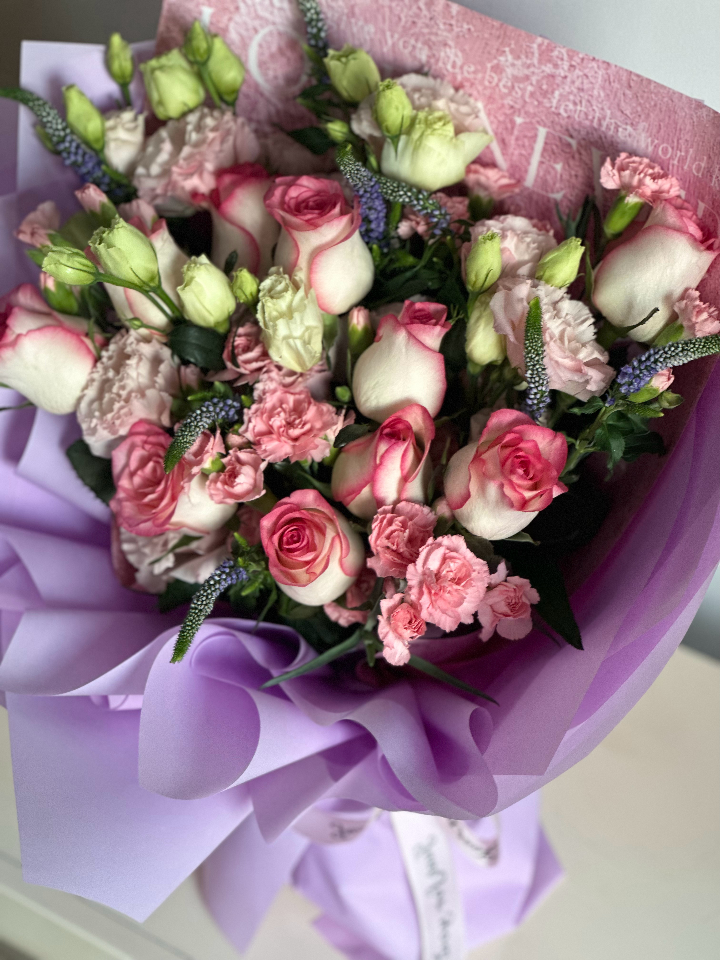 祝妈妈教师节快乐❤️❤️❤️ 给妈妈带回家一束花作为礼物她非常开心  ​​​