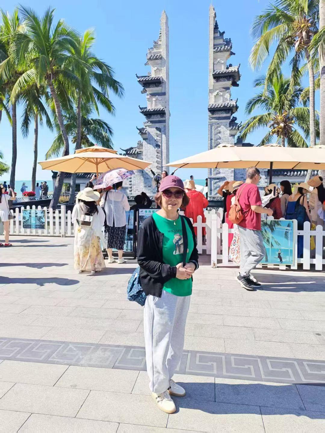 活到四十岁往后，突然就想通了一件事：人生这趟路，上半场忙着迎合讨好，下半场该为自