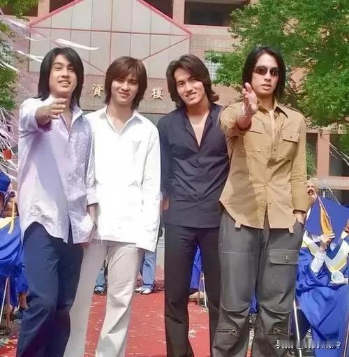 F4最难能可贵的是已经红了这么20多年了，没有一个翻车糊了，这非常不容易；这种组