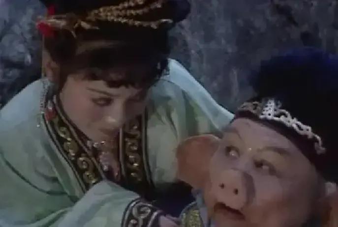 1983年，拍摄老版《西游记》时，导演杨洁对“猪八戒”马德华发牢骚：“怎么给你找