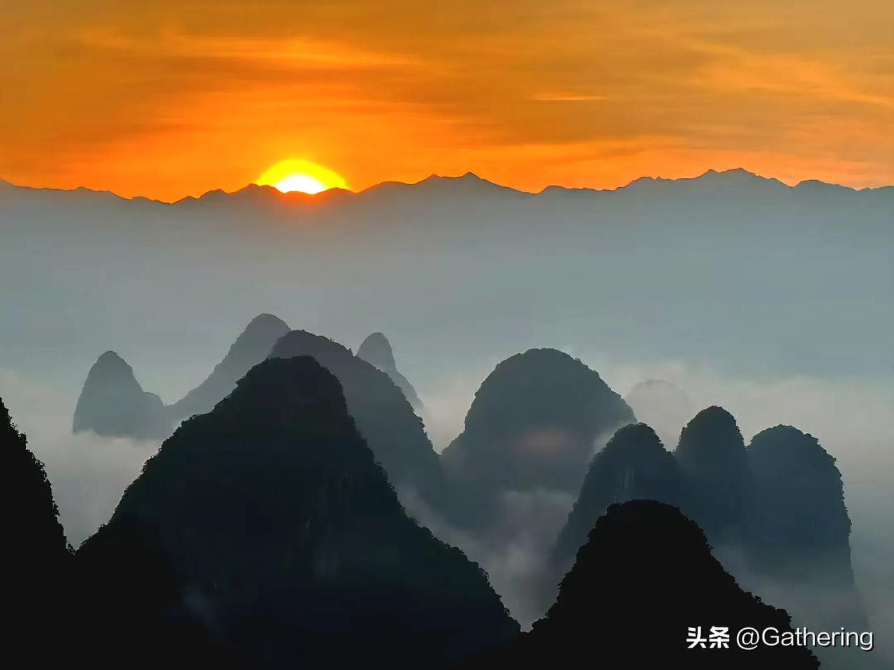 国内油价确实涨了，涨了多少呢？大家去加油站看看就行了。可是这次对中国国内的车主没