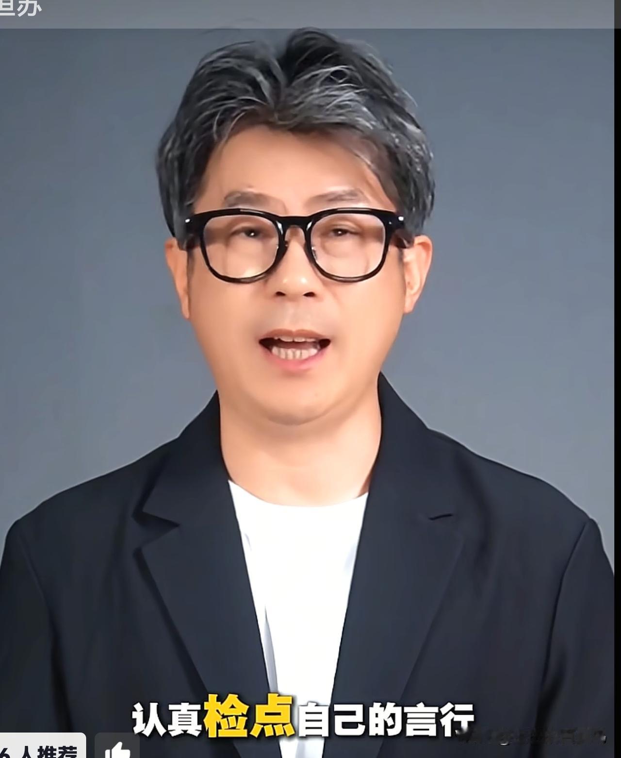 在4x7的迷雾中，恒苏，他毅然决然地站了出来，为受害者仗义执言。为受害者清除前行