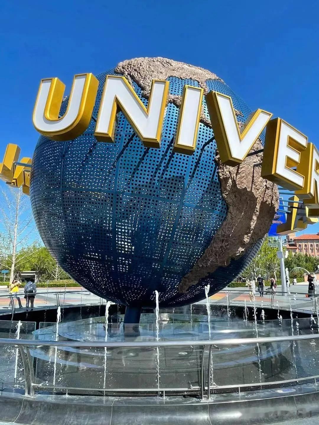 北京环球影城一共有7大主题园区，分别为功夫熊猫盖世之地、小黄人乐园、哈利·波特的