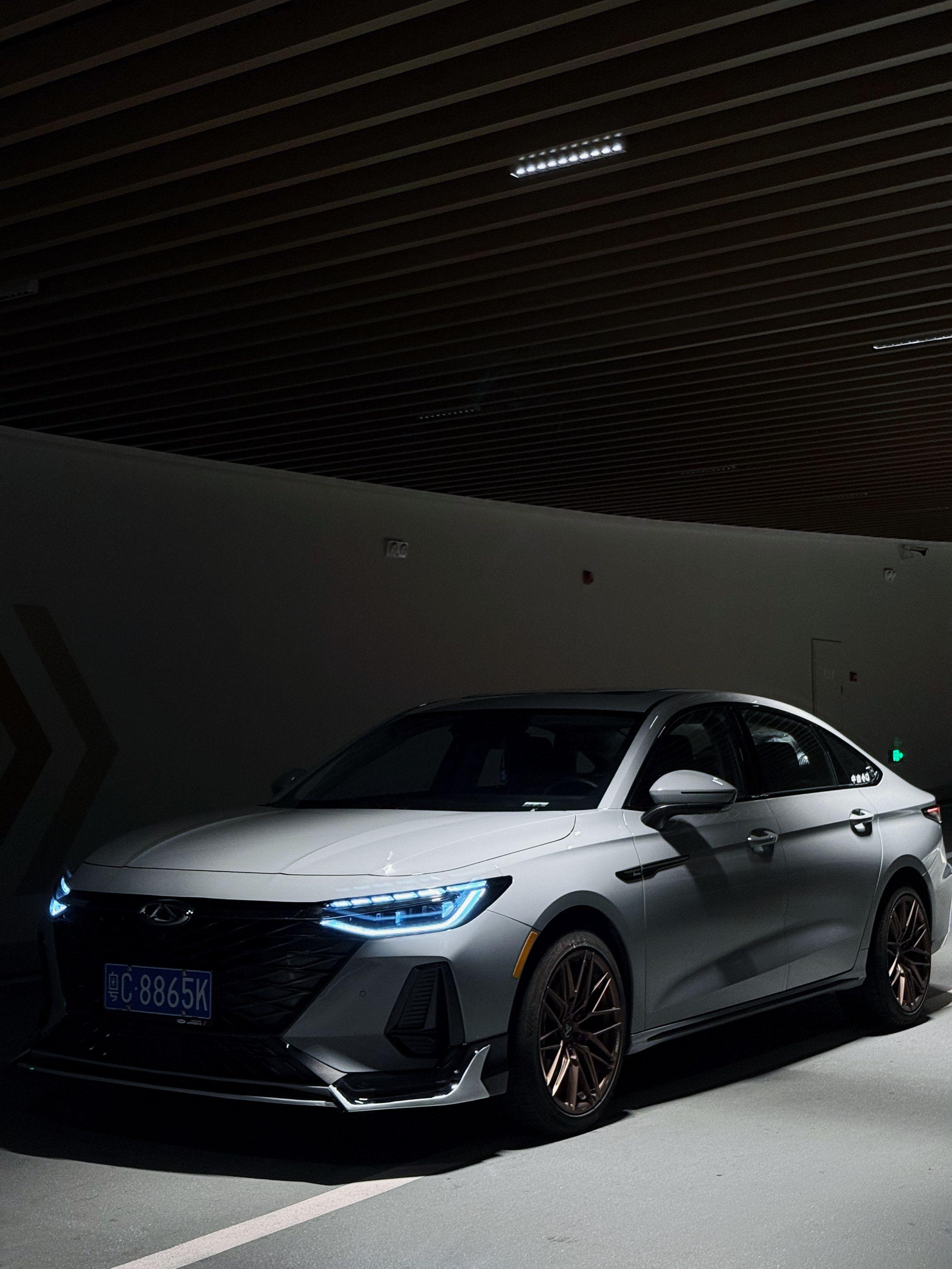 不必在乎我的工作 那是我谋生的手段 不是我的模样