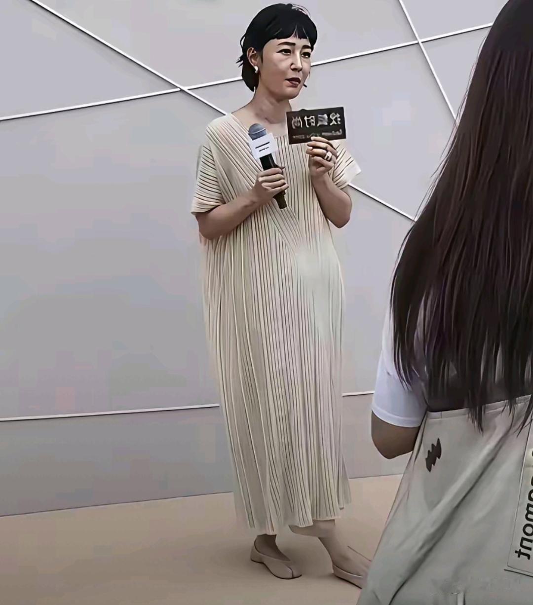 白百何变化也太大了吧，都认不出来了。 
