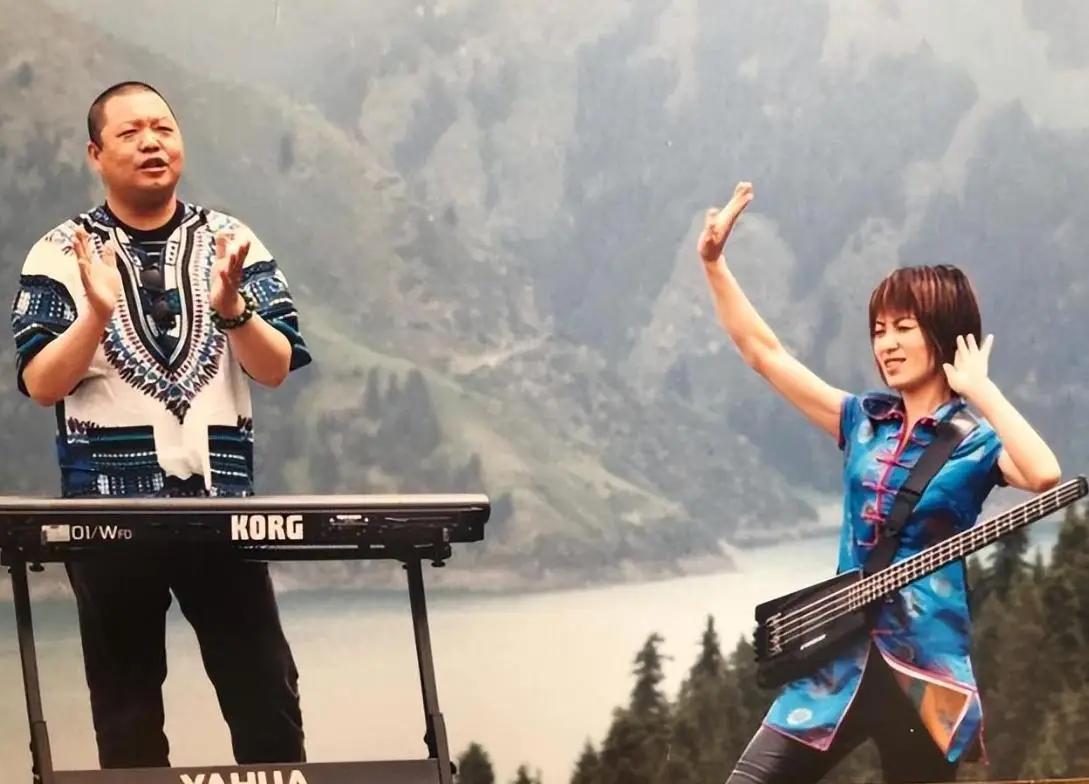 2018年，臧天朔临终前，屏退全部家人，包括他的妻子李梅，唯独留下了斯琴格日乐，