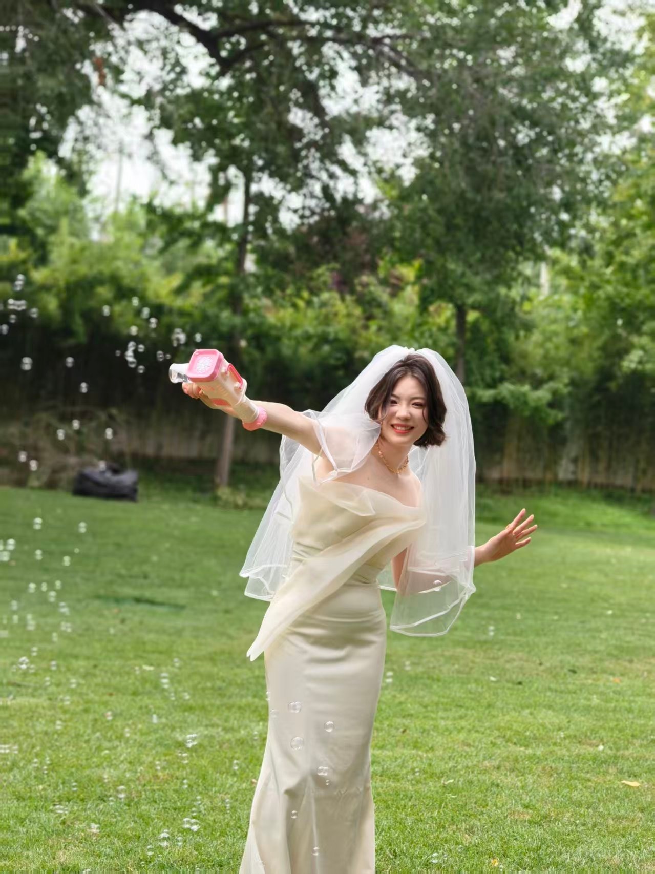 被姐妹们美到了！！昨晚赶PPT，忙到清早6点，睡1小时起来化妆之后和她宇宙北京工