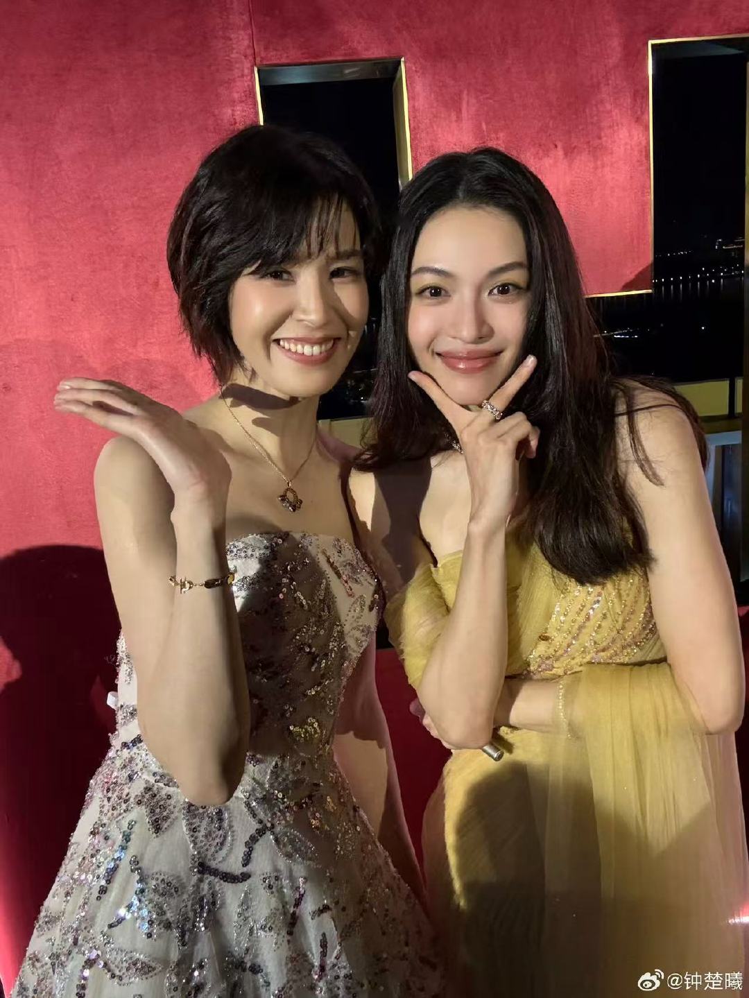 钟楚曦夸曾沛慈钟楚曦说曾沛慈又帅又美又可靠  就是这么萌 