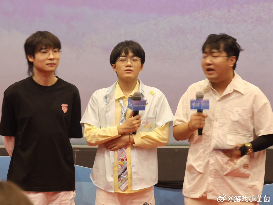 时差五小时3看片会清清一直在当打之年透过镜头回望一路走来的赛场轨迹，有低谷也有高