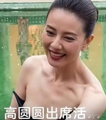 娱乐圈从来不缺年轻漂亮的面孔，可那种经过时光打磨，从容舒展的成熟气质，却不是人人
