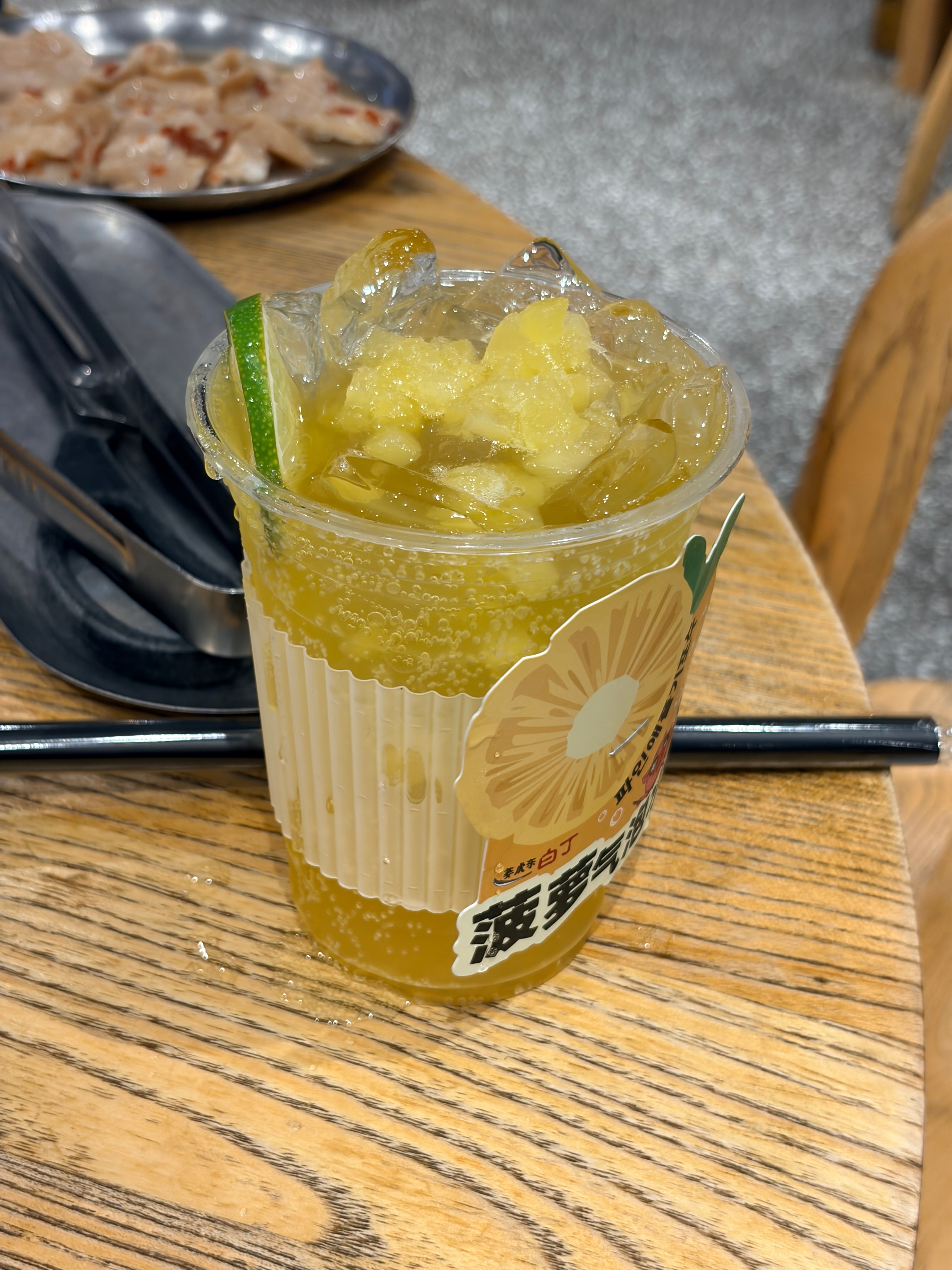 想崽夫妇出门吃饭了，以前崽崽在有时候太闹腾觉得有点烦，今天吃他爱吃的烤肉，心想崽