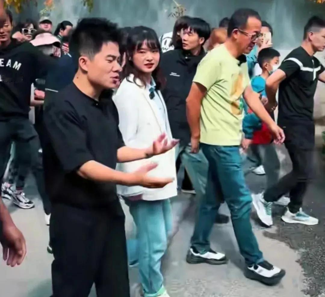 记者问罗永浩：